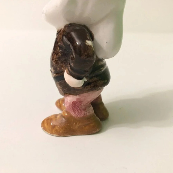Vintage Disney  Snow White Sneezy Dwarf White Hat Figurine 3.5 Inch Tall Japan - Picture 8 of 16